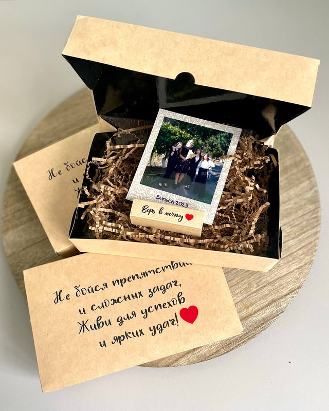 Подарочная коробка с фото в стиле Polaroid